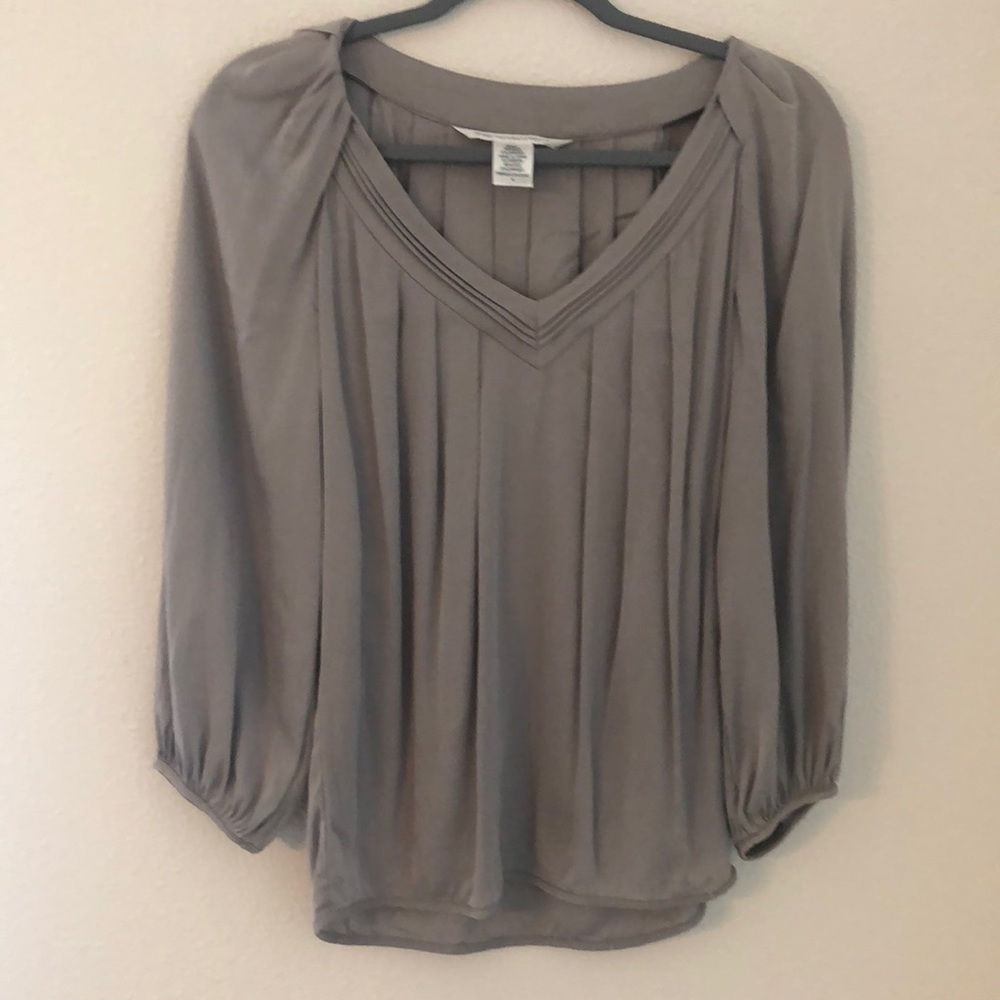 Diane Von Furstenberg Gray Silk Blouse. Size 2.